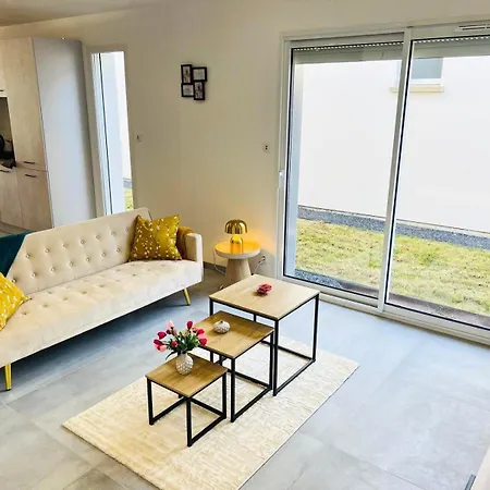 Comme A La Maison Nyaraló